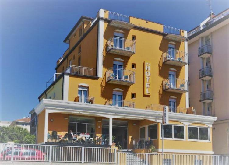 Hotel Berenice Rimini Exterior foto
