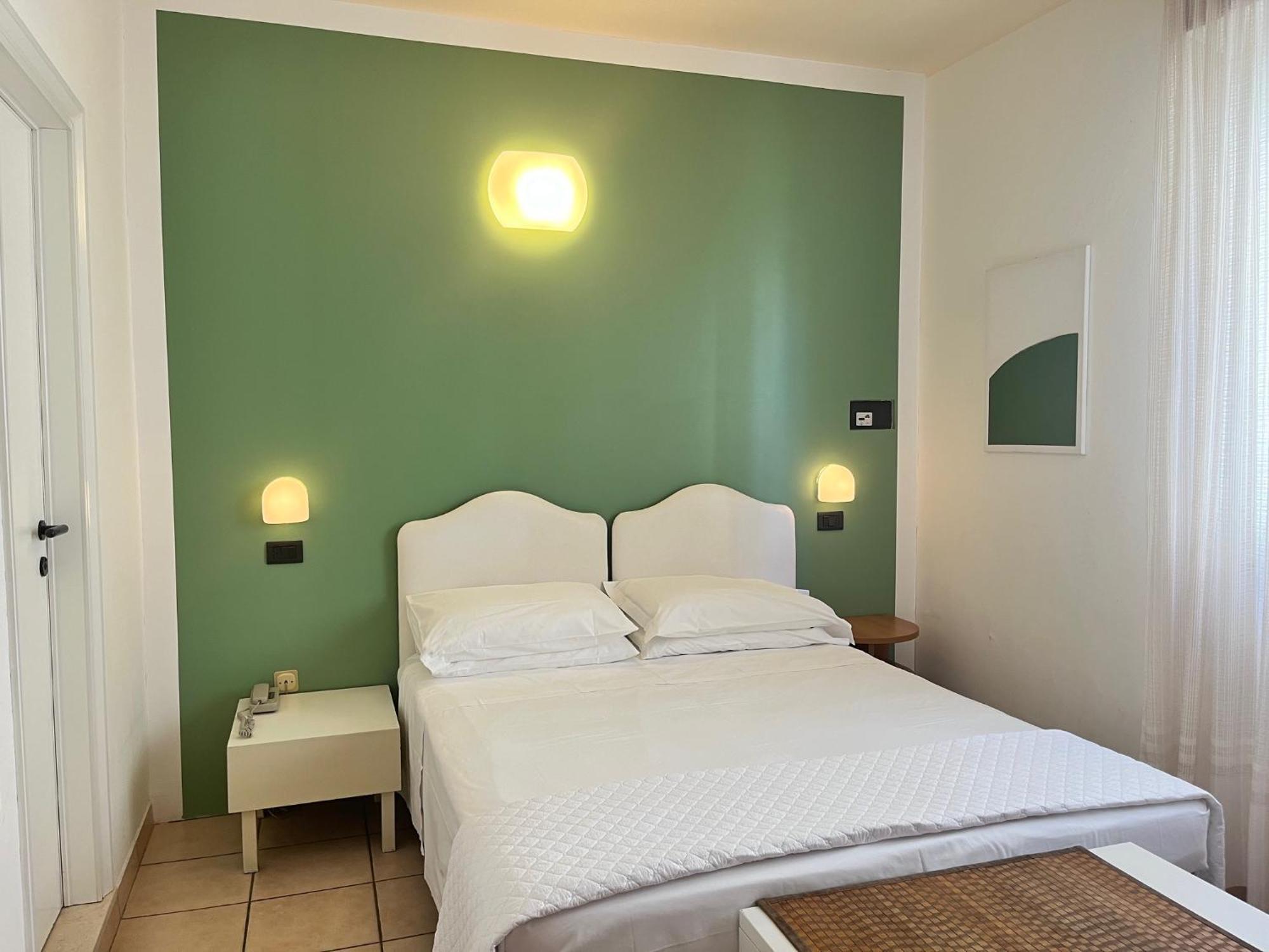 Hotel Berenice Rimini Exterior foto