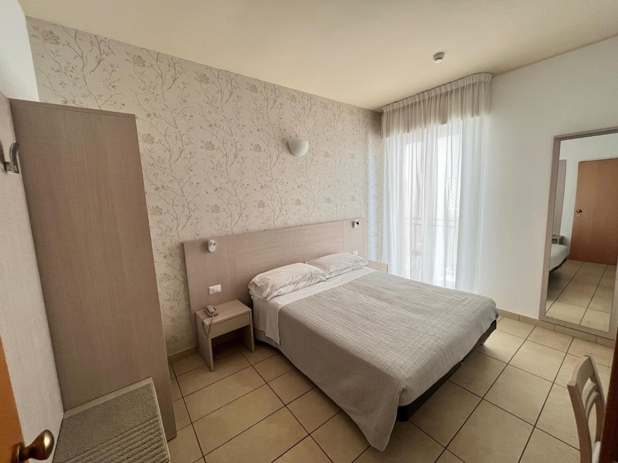 Hotel Berenice Rimini Exterior foto