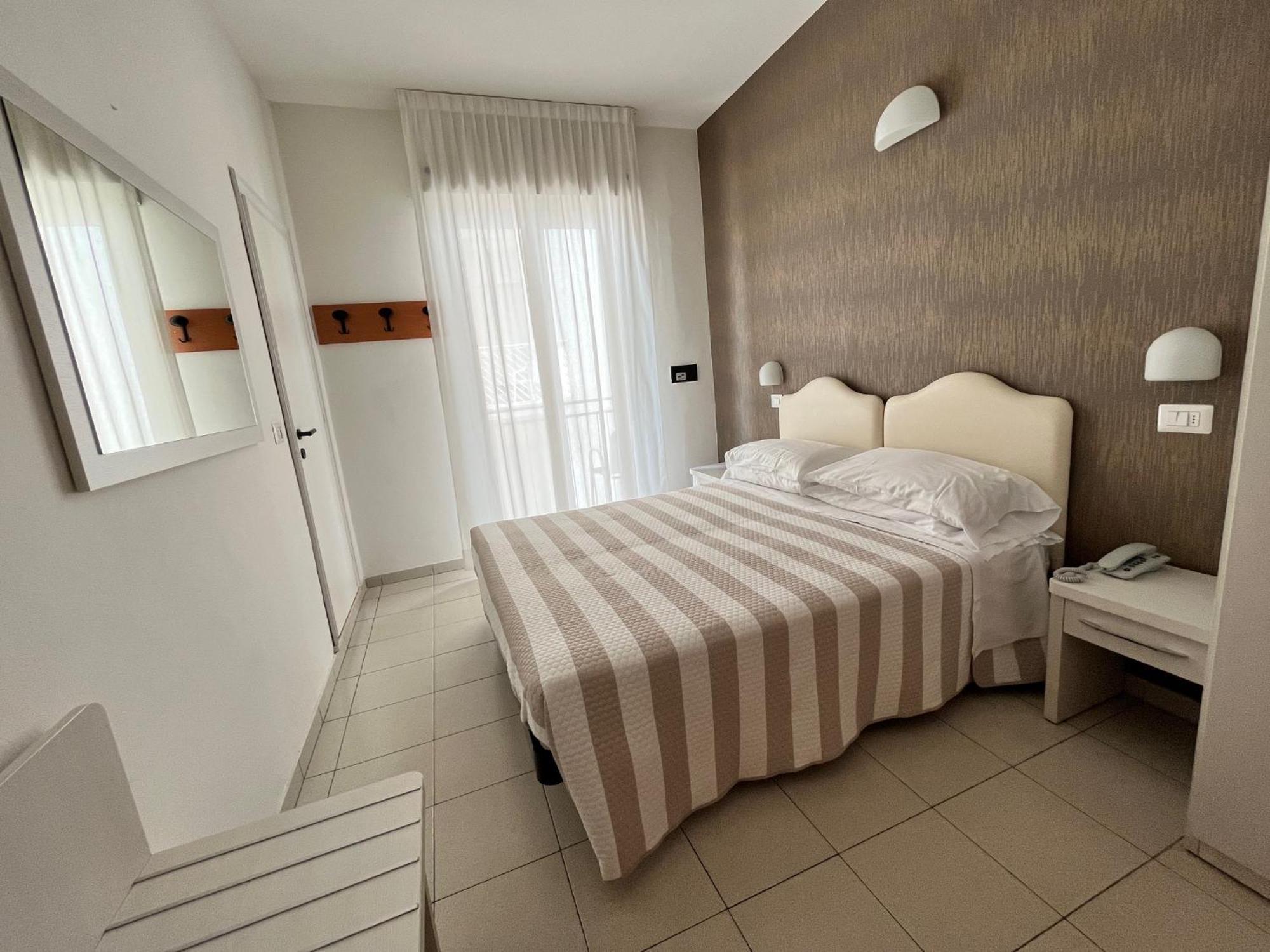 Hotel Berenice Rimini Exterior foto