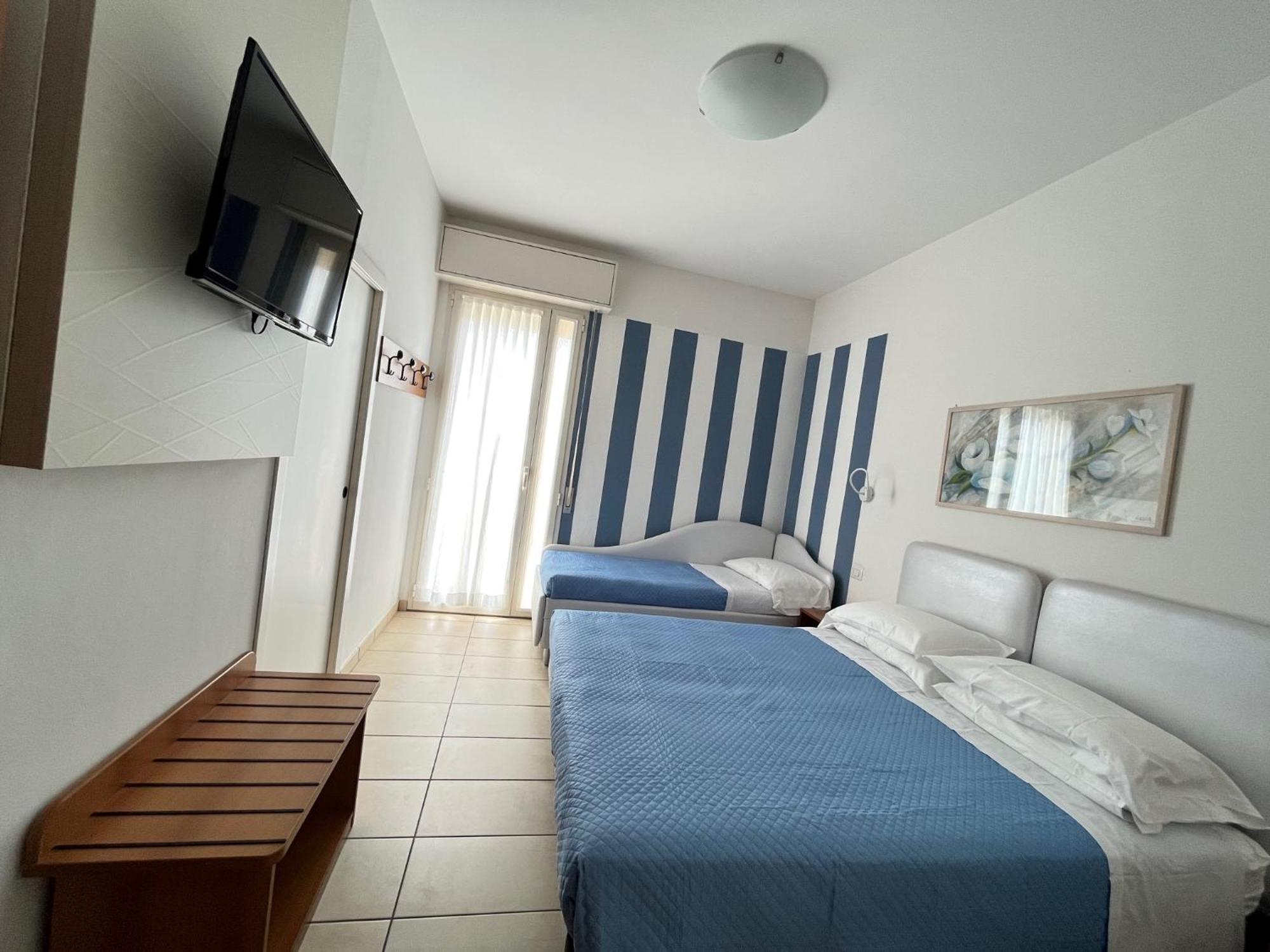 Hotel Berenice Rimini Exterior foto